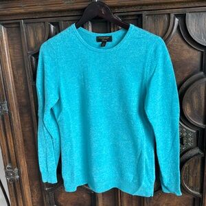 Cashmere Charter Club turquoise sweater size M in great condition.